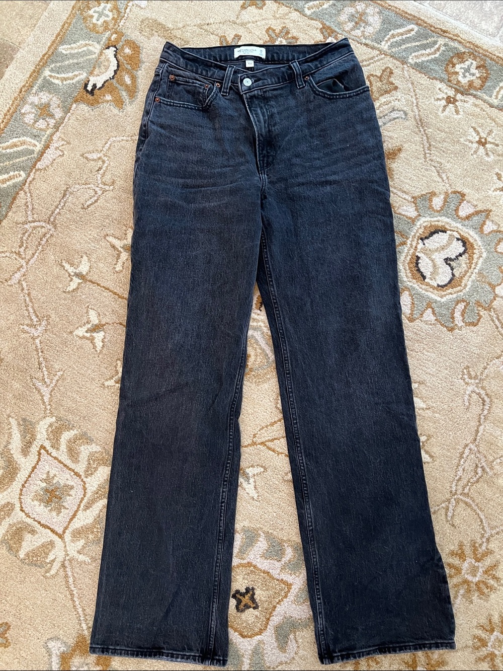 Abercrombie Curve Love High Rise 90s Relaxed Jean - Crossover Waistband